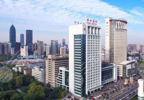 武汉做下颌角哪个医院好?2023口碑医院信息曝光~下颌角整形技术已经融入人们生活，可以改良面部下颌角骨头宽大等不良问题，完成之后脸型更加精致小巧。武汉地区有很多医院都会进...