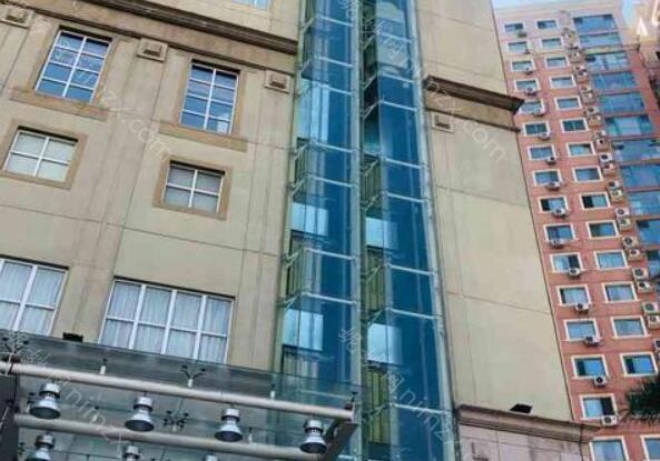 上海港华整形医院是当地一家民营整形机构，通过正规的途径创办成功，具备开展相关整形手术的实力，在硬件设施的供应上很给力，拥有专业的设备，以及现代化的仪器，可以很好地辅助医生开