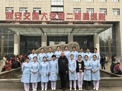 西安交二附属医院整形科在当地整形界口碑领先，作为正规医院，整形科拥有先进的设备也配置了技术出色的医生，在这里可以开展多种双眼皮手术，比方说切开法和缝合法都有涉及，大家可以根