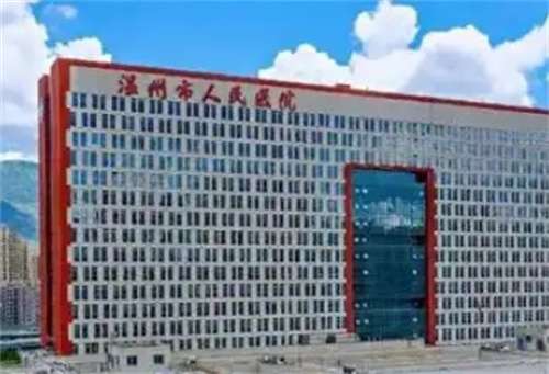 在现代社会，医疗美容技术的飞速发展让越来越多的人愿意通过专业的整形美容来提升自己的外在形象。对于温州人民医院种植牙的费用，这不仅是个经济问题，更关乎到选择一个有实力的医疗机构进行安全有效的调节，那么温州人民医院种植牙多少钱?1、温州人民医院种植牙多少钱?温州人民医院的口腔科在牙齿种植领域具有显著的专...