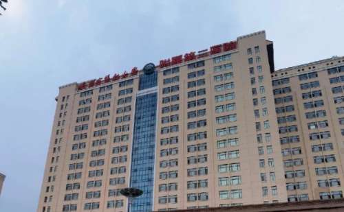 脸上悄悄冒出的皱纹，感觉很心塞吧，鱼尾纹、抬头纹、法令纹一旦出现会让人看起来衰老很多，即使用了再昂贵的护肤品都无济于事，很多人为此而感到焦虑。其实现在美容技术发达，通过激光祛皱技术完全可以实现肌肤逆袭，重新回归青春时刻，但是必须要找到一位好的操作医生才能够实现愿望。哈尔滨医科大学附属第二医院整形美容...