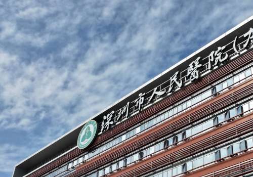 深圳专业磨骨整形医院更新!现在的医美行业发展的是很迅速的磨骨手术，作为一种高难度的整形项目，对于医院的资质和医生拥有着极高的要求。深圳当地具备磨骨手术的专业医院还是有不少的。就比如深圳人民医院，北京大学深圳医院都是比较可靠的机构，拥有这多年的临床经验，可以进行数字化3d模拟系统。可以提前知道术后成果...