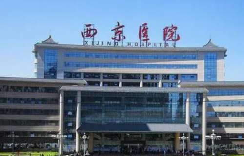 西安脂肪隆胸医院排名更新啦!西京医院整形外科、西安交大一附院整形美容外科、唐都医院烧伤整形科、西安市中心医院烧伤整形美容外科、陕西省人民医院整形医学美容外科等等，西安地区做脂肪隆胸项目，很有实力，且排名比较靠前的。丰胸并不是特别简单的项目，对于医院条件和医生技术都有比较高的要求，今天一起来看几家医院...