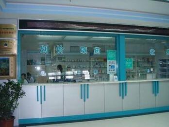 自贡华西友好整形科详细介绍 01. 医院介绍 自贡华友好医院是一家集医疗、科研为一体的综合医院，是自贡市医保定点医院。医院具有完备的设备，精湛的技术，和高水平医护团队。医院设有多个