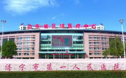 面对炎炎夏日，也很想穿上露背装展现迷人身材，感受夏日时光，可是却被背部厚厚的脂肪阻碍了，通过节食运动的方法，虽然体重下降了，可是背部脂肪却纹丝不动，这种情况不如试试美容行业内的抽脂技术，济宁市第一人民医院高凤林医生在抽脂方面比较拿手，他可以针对身体每一个部位的脂肪堆积情况进行合理化塑形，背部抽脂也不...