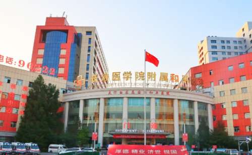 每个人都有不同的原因，会经常的熬夜，去泪沟项目逐渐受到了很多爱美者的青睐及费用也是很多人比较关注的。虽说是一项比较简单的操作，但是也需要专业的医生来进行操作，可以避免很多的风险。长治医学院附属和平医院薛艳医生在注射美容方面就比较擅长这位医生能够根据每个人的眼部情况制定个性化的方案设计，而且对于玻尿酸...