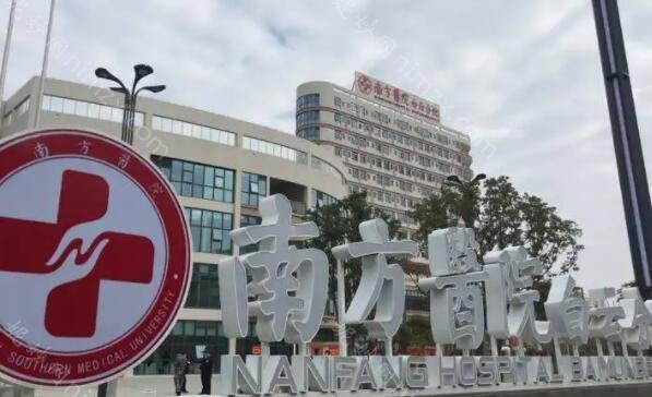 在整形美容领域，抗衰老手术一直是众多爱美人士关注的焦点。广州杨澄宇医生凭借其精湛的技艺和丰富的经验，赢得了众多患者的信赖和好评。本文将深入探讨杨医生在抗衰老手术方面的技术优