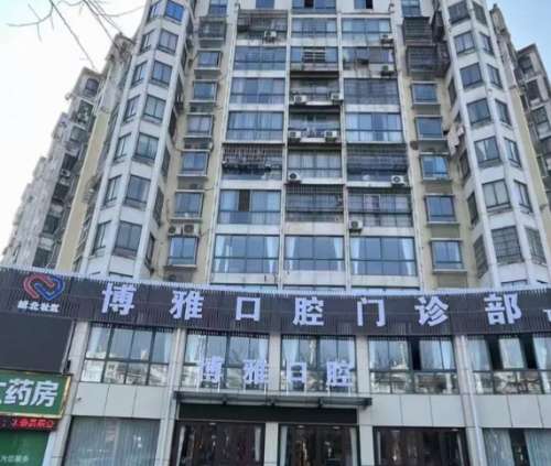 牙齿缺失对于我们的日常生活都会造成很大的影响，不仅笑容不自信，而且自身的咀嚼能力也不方便。面临这种情况，缺牙的人群多数会选择正规口腔医院完成牙齿种植，在深圳当地有很多口腔医院都可以开展牙齿种植，比如华诚博雅口腔、新鸿海口腔、横岗千喜口腔、、等，这些医院在当地都有多年的建院历史，种植牙技术也是出类拔萃...