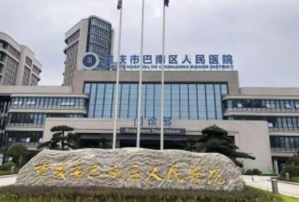 1、医生信息简介 杨力医生，作为整形外科的主任医师，其专业技能在业界享有盛誉。他擅长处理各类皮肤整形问题，包括疤痕、痣、面部轮廓整形等，对于瘀痕疙瘩等也有独到的见解和处理方法