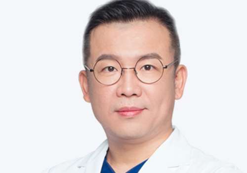 北京袁博士拉皮手术案例多吗？北京袁博士从医时间比较久，他的真名叫袁强，在北京联合丽格第二医疗美容医院工作。拥有良好的医德医风，不断进步，可以提供面部除皱、眼整形和脂肪填充技术。着重开展面部年轻化的综合治疗，坚持以病人为中心，提供优质服务。操作时手法娴熟，技术精湛，深受广大爱美者追捧，在行业中的人气超...