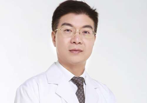 北京冯斌脂肪填充价位高吗?冯斌医生做脂肪填充技术比较好，操作时价格比较亲民，一般需要10000元起，具体的价格也不能统一，和爱美者填充的部位以及自身的情况有关。不过专业的医生收费比较合理，不会有隐形消费。医生从事工作有20多年，副主任医师，专注脂肪移植领域多年。经过多年的临床实践挑战自体脂肪移植领域...
