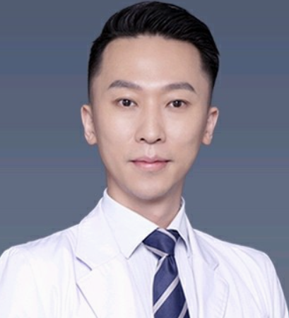 北京王宇脂肪填充怎么样？王宇作为一名专业的整形美容外科医生，一直都在脂肪整形的领域中受到了很多爱美者的广泛赞誉，尤其所做的脂肪填充技术备受认可，现在也是北京清木医疗美容诊所自体脂肪移植中心的核心技术院长，可见在脂肪填充方面很有实力，能够轻松改善每一个人的面部以及身体不佳等多种问题，讲究外形比例的平衡...