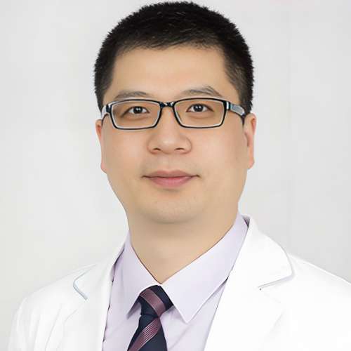 隆胸手术之所以受到很多人的喜爱，主要是因为手术之后可以让胸部变得更加自然饱满，拥有迷人的傲人身形。北京穆大力医生在隆胸手术方面的技术很强，会根据大家的不同胸部基础来进行方案的分析，在做完手术之后的胸部会变得更加自然柔软。很多人很想了解这位医生的信息，今天就给大家详细的带来介绍！1、北京隆胸穆大力医生...