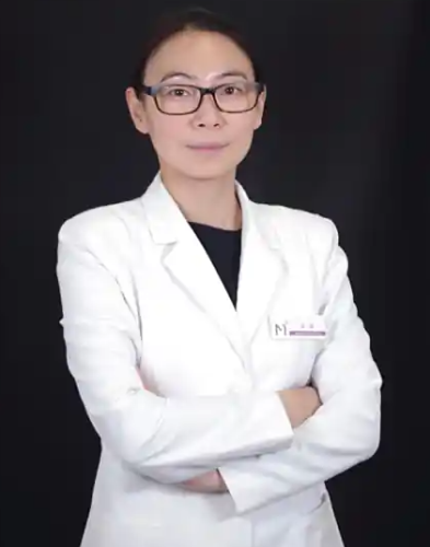 北京打少女针的医生曾玮怎么样?很多人会通过少女针，来改良局部的凹陷或者是皱纹等问题，让局部重塑良好的轮廓形态，让肌肤更加的年轻态。但是在北京地区可以打少女针的医生也比较多，而曾玮医生的技术实力很雄厚，临床经验丰富，具备了娴熟的操作技能，根据个人的不同情况来提供专属服务，帮助更多人得到蜕变。那么接下来...