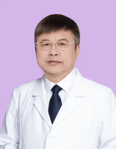 北京假体隆胸王驰医生简介!很多女生对于自己的胸部形态比较关注，通过假体隆胸，让胸部的外观形态更加的丰满坚挺，而且这项技术适合的人群也比较广。北京假体隆胸王驰医生实力很雄厚，在当地有着较高的人气，一直以来专注于假体隆胸技术，很注重整体的协调性，也发表了很多相关学术论文。结合技术和艺术的方式来提供适合的...