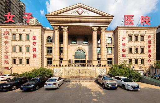 西安国际医学中心郭树忠讲解耳再造术-宝宝耳朵畸形怎么办？可怜天下父母心，每一个耳畸形的宝宝家长们，都希望能通过耳再造手术，给孩子再造一双一模一样的耳朵。 耳畸形在全耳再造术相