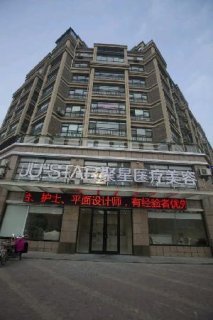 在德州这座充满活力的城市中，整形美容已成为许多人心目中提升自信、追求美丽的重要途径。面对市面上琳琅满目的整形医院，如何选择一家技术过硬、服务周到的机构成为了众多求美者关心的