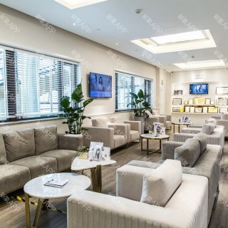在这个充满活力的都市中，美丽与自信是每个人不懈的追求。上海美立方医疗美容医院，如同这座城市的一面镜子，映照出人们对美的渴望与向往。这里，不仅是整形美容技术的交汇点，更是每一