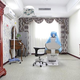 近年来，随着人们对美的追求日益提高，胸部整形在美容整形领域变得尤为热门。在南京这座美丽的城市，众多整形医院如雨后春笋般涌现，为爱美人士提供了丰富多样的选择。然而，如何在众多