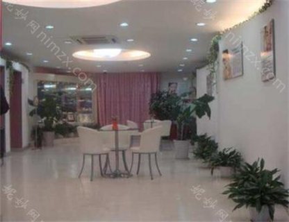 在繁忙的都市生活中，肌肤问题常常成为爱美人士的困扰，尤其是面部斑点的出现，更是让人心生无奈。为了帮助大家找到解决这一问题的有效途径，我们精心筛选了上海地区在祛斑整形领域颇具