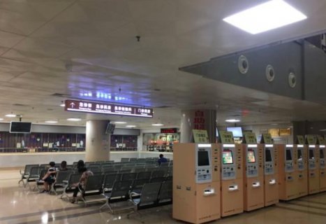 在繁忙的都市生活中，脱发问题日益成为许多人关注的焦点。厦门碧莲盛植发，如同沙漠中的一片绿洲，为那些渴望重拾浓密头发的患者带来了希望。这里，不仅有先进的技术作为支撑，更有温暖