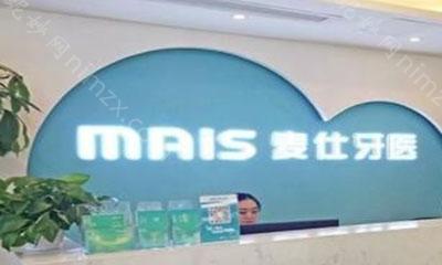 长沙银汞合金牙冠收费标准明细上线(2025长沙银汞合金牙冠均价为：5634元)，根据互联网数据显示银汞合金牙冠高价位是6270元，低价位是4775元，长沙银汞合金牙冠价格在4775元-6270元这个范围。 在文