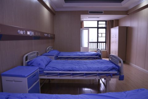 四川友谊美容整形科吸脂减肥详细介绍 01. 医院介绍 四川友谊美容整形科是当地及受欢迎的医美机构之一，为了满足广大求美者的各种需求，该科室做出了大的努力加强自身建设。大量引进先进设