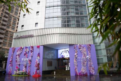 上海美莱医院隆鼻医生资质怎么样?徐宇红、唐毅、黄惠真医师在做鼻部整形方面有着不错的选择。面部一枝花，全靠鼻当家，可见鼻子在面部五官中的地位是多么的重要。鼻子扁平会让整体的五官看起来十分的不立体，尤其是侧面，更是不好看。为了改变这样情况，我们可以选择做假体隆鼻，效果明显。上海美莱医院的医生在做隆鼻上有...
