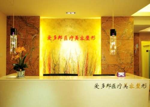 相信大家现在对于脂肪填充应该比较熟悉了，借助于自己身体当中的多余脂肪，可以填充到身体的多个部位，填充之后不仅能够纠正形态上的不足，而且还可以塑造更加理想的身材曲线，但有些时候难免会因为整形手法的问题而导致术后的结果，不是特别满意，坐诊于北京的王绍国医生是国内脂肪界的大佬，尤其是在脂肪修复上处于业界天...