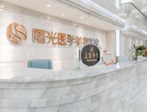 在做整形手术的过程当中，整形医生的审美观念和整形的手法会比较关键，在广州当地就有很多擅长做隆鼻整形手术的医生，比如说曙光整形美容医院的刘杰伟医生从事整形行业多年，特别是在鼻子的整形上具备有比较丰富的诊疗经验。一、刘杰伟鼻子做得怎么样?刘医生在鼻部整形方面有着严格的要求，因为为人热心，再加上不拘于于各...