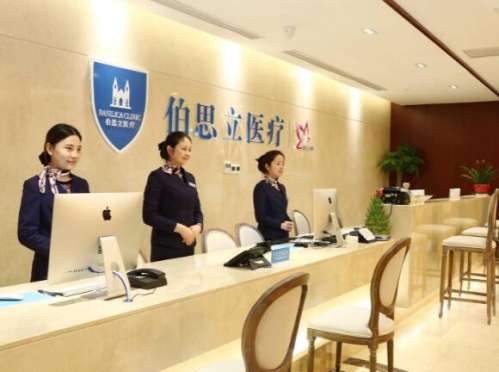 大家关注一下自己的外在形象，就不要错过面部年轻化的塑形领域，比如说小切口手术除皱可以研究纠正部形态上的不足，尤其是皱纹比较多的人群，这样的塑形方式能够收获比较满意的面部形态，做成于上海的倪锋医生，出身于上海就医院整复外科，在面部年轻化的整形上是一位有着较好评价的医生。一、上海倪锋医生怎么样?倪锋医生...