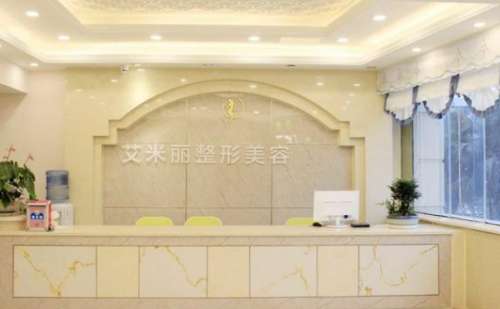 武侯区艾米丽自体脂肪填充厉害的医生主要有潘红伟医生、程红涛医生、张良玉医生等，这几位医生对于脂肪填充项目更加的擅长掌握了相关的技巧，并且有着丰富的经验，可以量身打造更加适合的方案。武侯区艾米丽医疗美容医院是当地一家口碑很不错的整形机构，不仅医生更加的专业，而且医院的内部环境也更加的舒适，能够为诊疗提...