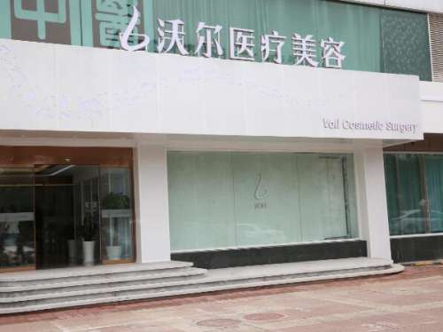 北京刘彦军医生口碑非常好，现坐诊于北京沃尔医疗美容，专业擅长各种鼻部整形手术，因为名气非常大，所以每天前来找他诊疗的人非常多，从业多年，刘医生也掌握了非常先进的技术以及丰富的手术经验，还经常参加国外一些大型美容整形交流会，发表演讲，获得业内同行的一致认可。北京刘彦军做鼻子案例我这个鼻梁天生比较扁平，...