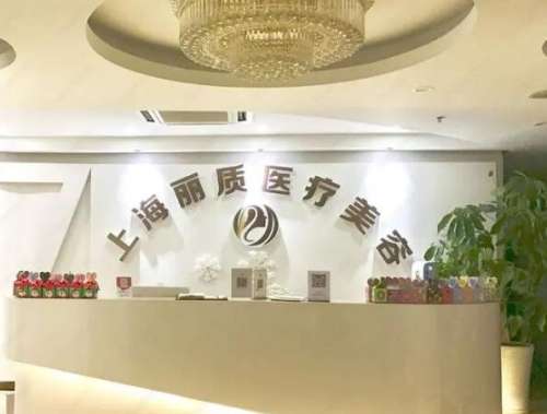 人中太长的话，其实也是可以通过手术的方式来祛除的，在国内能够做人中缩短手术的卢九宁医生，已经成为了很多爱美人士所信赖的技术专家，而且整体的手术风格比较自然，价格也比较适中，是实力和口碑都很不错的医生，通过此类技术，改变了人们的外在形态，让面部五官看上去更加的协调。一、卢九宁人中变短怎么样?当前作为在...