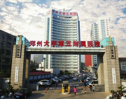 坐诊于郑州大学第五附属医院整形美容科的翟宏艳医生，是很多爱美人士都比较认可的技术专家，尤其是在河南医疗领域里，成为了值得信赖的整形美容医生，也是不可多得的美女专家，小编不仅为大家带来了医生的详细信息，而且还提供了双眼皮的案例作为参考。一、河南整形协会翟宏艳简历翟宏艳是河南省医师协会整形美容分会的重要...