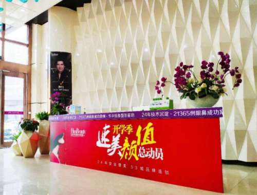 武汉华美整形美容医院是国内少有的大型整形美容专科医院，在武汉当地的人气还是比较高的，毕竟是隶属于华美集团旗下的医院，可以共享医疗资源，而且随着医院的级别越来越高之后还能够做一些复杂整形，为了保障整形的顺利，不断的提高整形成功率，也就邀请了一大批有实力的技术专家，其中的付国友，是科室当中能够做下颌角整...