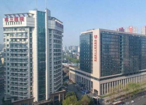 叶飞轮医生毕业于国内知名高等学府，从毕业后就一直从事整形美容外科工作，工作之余还在研究更为先进以及专业的技术手法，曾在上海九院等知名的整形医院进修和深造，擅长双眼皮等多个部位的整形，是所在医院整形外科的综合性医生，拥有扎实的专业知识储备，经手了上万例成功的手术案例，赢得了爱美人士的青睐与好评。叶飞轮...
