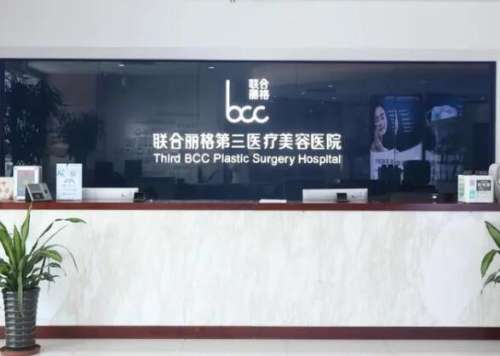 其实做整形手术就是为了能够让自己的自信心得到提升，改变外在的形态，而且对于很多的人来说，就是因为年龄的慢慢增大，皮肤逐步松弛之后，就失去了往日的年轻感，遇到这样的情况是可以考虑做拉皮整形手术的。袁强是国内人气比较高的拉皮整形手术医生，在近些年来也收获了很多人的一直好评，希望小编带来的分享能够对大家有...