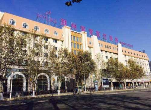 郑州美莱美容整形医院双眼皮医生简介有哪些?姜南、张芳、申丽医生在双眼皮整形上有着不错的经验。爱美是一个很正常的事情，而且现在的生活条件好了，大家对于自己的形象也更加的在意了。整形美容的项目很多，双眼皮是其中比较常见的一种，也是很受欢迎的一种。想要效果好，就要选择专业的医院，郑州美莱美容整形医院就是不...