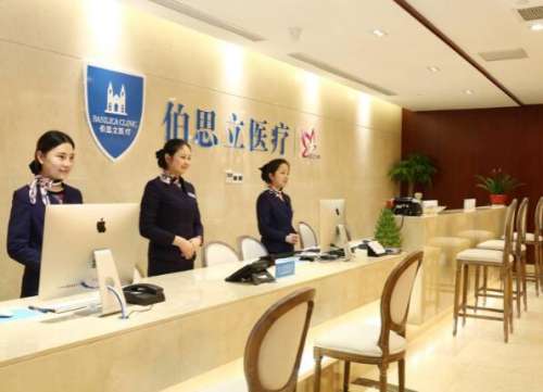 徐文龙医生现任职于上海伯思立整形医院，有着很娴熟的整形经验，擅长的项目众多，尤其在隆鼻方面积累了丰富的手术经验，口碑很好，工作之余还不断的学习当下最先进的技术项目，为爱美人士提供着贴心的整形服务，帮助大家重塑美丽与自信。徐文龙隆鼻案例因为我的鼻子特别的扁平，所以整张脸看上去一点立体感都没有，自认为我...