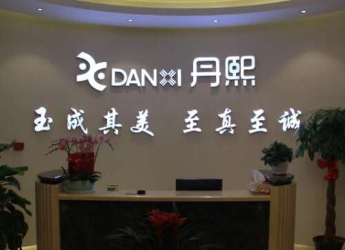 现在的潮流人士对于美丽比较看重，对于整形的接纳程度也比较高，一些鼻子天生就比较低的人群，想要改变首先考虑的就是做隆鼻整形手术。假体隆鼻、自体软骨隆鼻以及注射隆鼻等多种方式在临床上的运用，塑造了一个又一个的经典案例，罗汇东医生是国内比较有名气的隆鼻整形专家，被国人称之为是罗鼻子，能够看得出来已经拥有不...