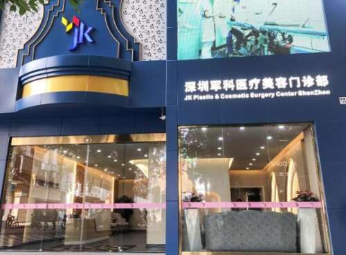 现在的时代跟以前大不相同，大多数人都很在意自己的外形，也很乐于通过整形美容的方式来改变自己，在进行手术之前，一定要谨慎的挑选医院和医生，否则就有可能导致手术失败，大家平时在网络上也能看到很多失败的整形手术，所以术前的准备工作还是要做足的。刘月更医生在医美领域中比较有话语权，知名度也比较高，对于鼻部整...