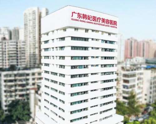 相信大家都知道眼睛对于面部五官的重要性，而且作为人类重要的表情器官，还能够展现出内在美，这也就是为什么在整形美容方面，很多人会选择先做眼部整形的主要原因。国内已经有很多擅长做眼部美容整形手术的医生，比如说坐诊于广州的李军军，想要了解医生的详细信息，就跟着小编一起来看看吧。一、广州李军军双眼皮怎么样?...