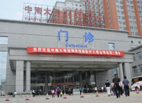 专业的医疗团队才能够保障整形手术的顺利实施，而且越简单的整形，其实越考验整形医生的技术手法，就比如说像双眼皮整形手术，作为一项比较常见的医美整形，不同的审美理念塑造出的形态是有一定区别的，建议大家还是要到专业的医院进行塑形。一、谭骛远喜欢做哪种类型的双眼皮?谭骛远比较擅长的就是平扇型和小平形的双眼皮...