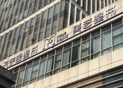 大家应该平时都会在网上冲浪，有很多爱美的人对整形美容手术比较感兴趣，在网络上也能看到很多手术案例，虽说成功的案例比较多，但是也不乏有一些失败的案例，大多数原因都是挑选的医院不够正规，医生的专业度也不够，所以才导致了手术失败的情况出现，这个时候也不要太过气馁，找到专业的医生还是可以进行修复的。孔宇眼修...