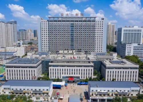 西安舒茂国医生任职于西安交通大学第一附属医院，擅长各种修复手术，特别在面部轮廓改形，重睑，鼻整形以及常规皮肤外科手术等方面具有丰富的临床经验，从事美容整形行业多年，见多识广，帮助很多爱美人士重拾了自信与美丽，同时舒医生还不断的研究新技术，主持国家自然科学基金面上项目一项，得到了业内同行的一致认可。西...