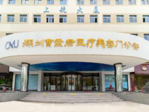 斯良洪医生从事美容整形工作已有十多年的时间，在多个部位的吸脂手术方面积累了较为深厚的临床经验，工作期间还曾赴国内多所医科学校进行访问参观，受到国内知名整形大师的指点，为了进一步提高自身的技术水平，专门前往日本韩国等地学习国际上先进的整形美容临床方面的技术，经过不断的实践，形成了自己独特的手术风格，获...