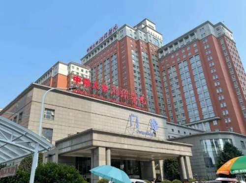 当各大城市当中整形已经越来越流行，一家大型的综合医院也就能够开展整形美容手术，比如说在长沙地区的中南大学湘雅医院，在美容整形方面，设立有大型的整形美容专科，专业的医生能够给出具体的建议，如果想要做美容整形手术，不妨直接到科室去了解一下，谭骛远是科室当中的副主任医生，也是能够开展许多复杂美容整形手术的...