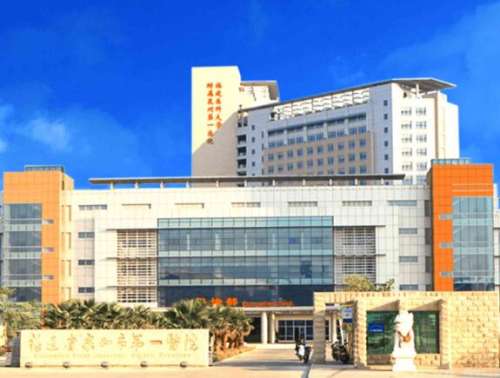 泉州林泽旭医生毕业于福建医科大学口腔医学院，同年开始在泉州市第一医院工作，在重睑、隆鼻、隆胸等手术有着很高的造诣，从业多年，积累了丰富的临床经验，工作之余不断钻研新的技术，在国内权威医学杂志发表多篇文章，善于和求美者沟通，会结合实际情况去和求美者的想法去设计手术方案，术后效果自然真实，仿若天生，获得...
