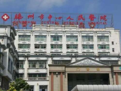 滕州孟繁君医生从事整形外科临床工作已有很多年，现坐诊于滕州市中心人民医院，多年来一直专注于双眼皮整形，鼻部整形等整形项目的领域中，特别是在双眼皮手术方面具有很深厚的造诣，能够结合每一位爱美人士的基础条件来进行个性化的方案设计，术后效果呈现出更加精致的状态，收获了众多好评。滕州孟繁君双眼皮案例我是一个...